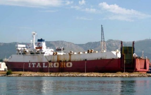 Marinarii români neplătiţi încă din 2008 de falimentara Puglia Navigatione au început să-şi primească salariile